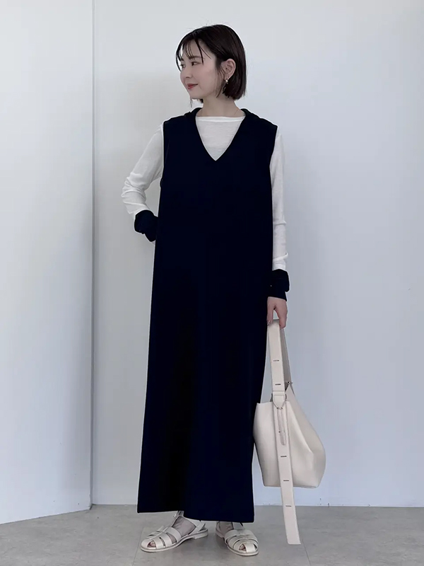 旬な重ね着コーデに欠かせない配色デザインのシアートップス | レディースコーデ 服装