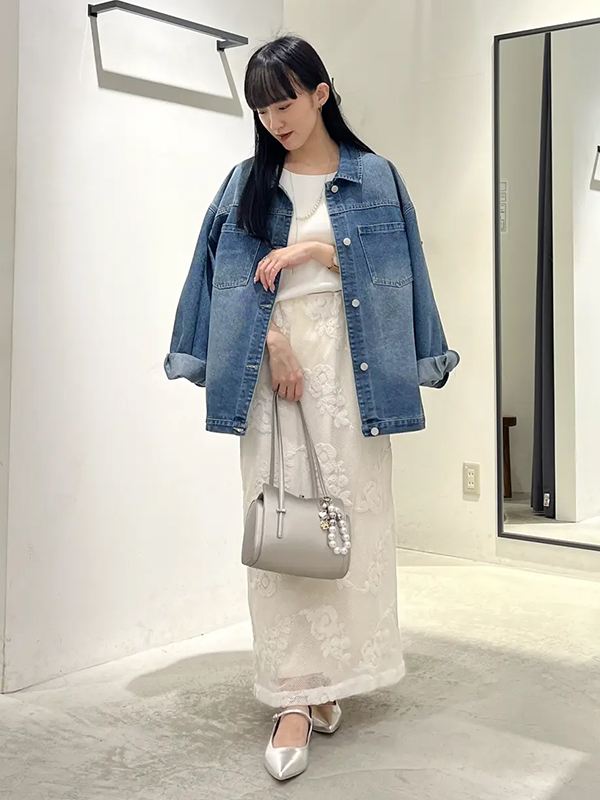 デニムで抜け感を添えスタイリッシュにまとめた爽やかデートコーデ | レディースコーデ 服装