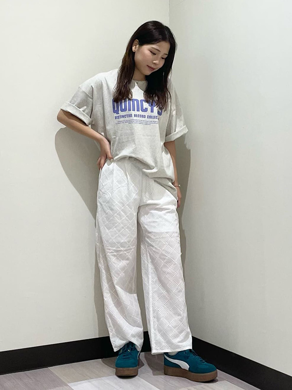 女性らしく清潔感が出せるオールホワイトのカジュアルコーデ | 夏コーデレディース