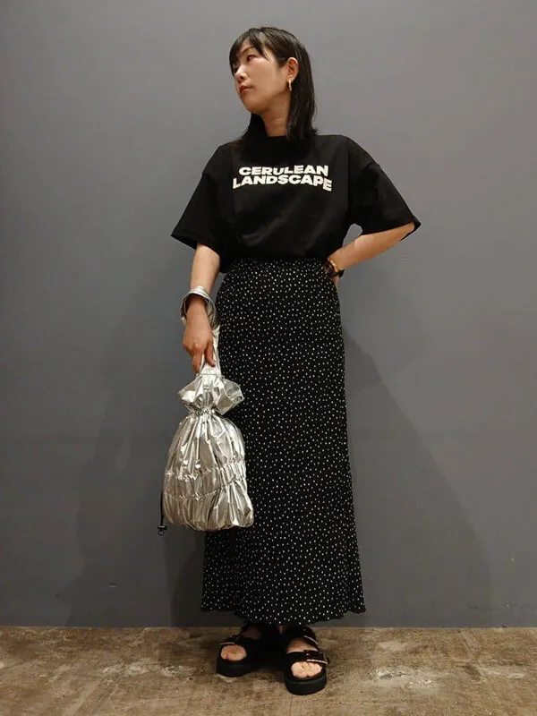 ワンツーコーデも高見え＆こなれ感溢れるオールブラックスタイル | Tシャツ コーデ