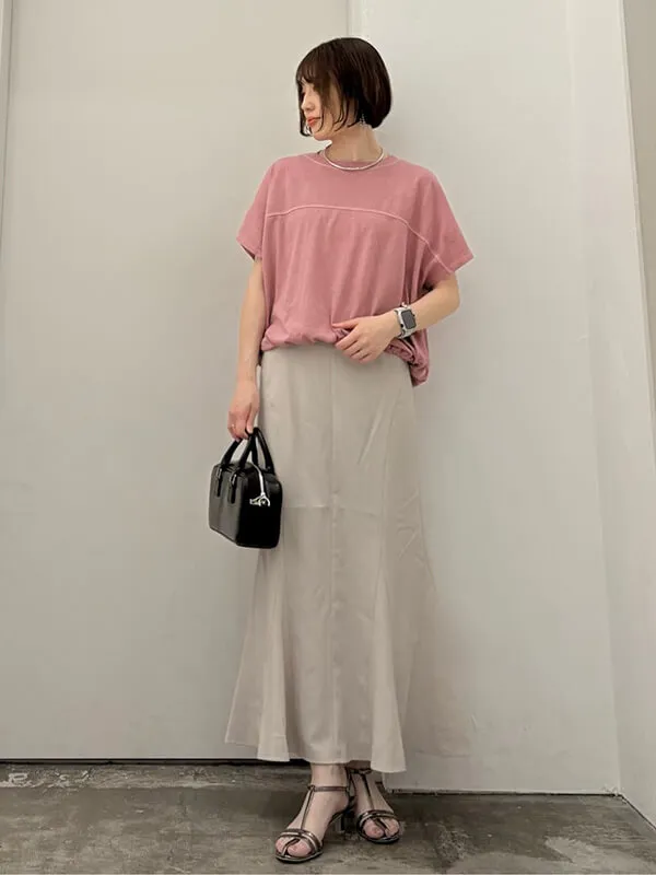 バルーン裾Tシャツにはマーメイドスカートでメリハリをつける | Tシャツ コーデ