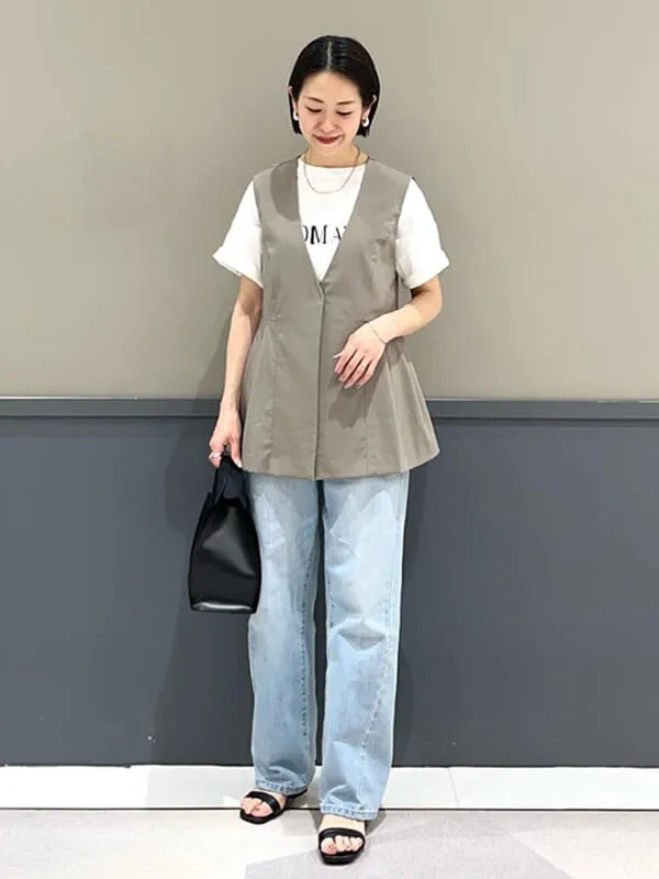 ジレを羽織ればTシャツ×デニムが一気に大人上品に | Tシャツ コーデ