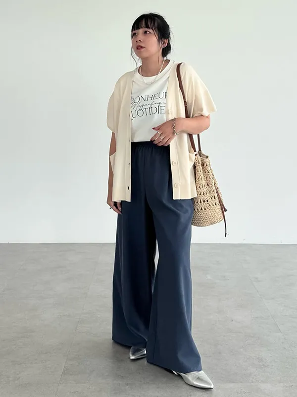 縦長ラインを強調する落ち感ワイドパンツのIラインシルエットコーデ | ワイドパンツコーデ完全ガイド｜失敗しない着こなし術【2025年最新】