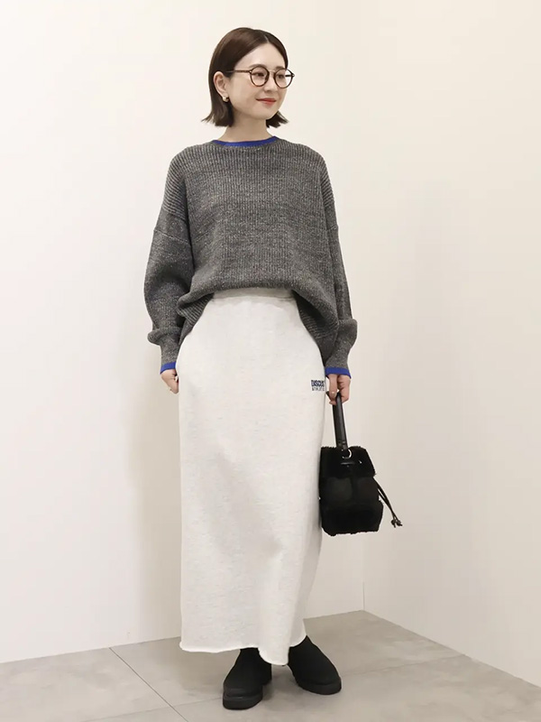 スウェット素材もIラインスカートなら大人カジュアルにまとまる | 冬服 レディース