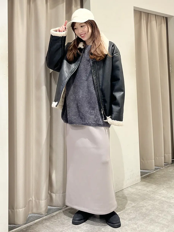 休日もストレスフリーなニットスカートでラフ過ぎないミリタリールック | 冬服 レディース