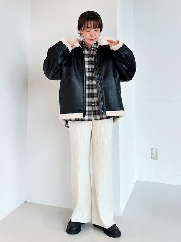 リラックスコーデを引き締めてくれるレザーブルゾン | 冬服 レディース