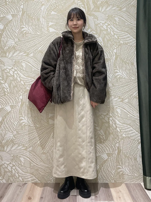 華やかなボリュームファーアウターのメリハリコーデ | 冬服 レディース