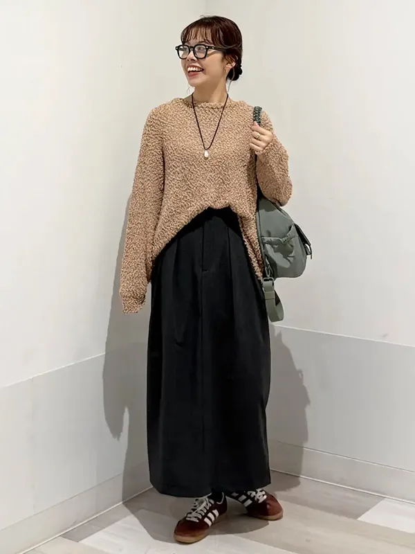 立体的な表面感ニットでつくるメリハリ冬スタイル |【2026最新】冬服レディースコーデ14選 大人女子へのおすすめ冬スタイル|ストライプクラブ