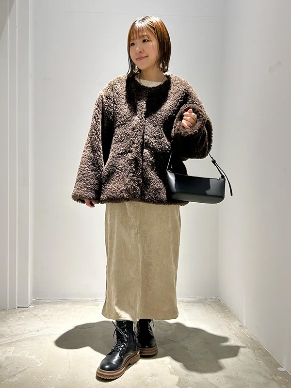 カジュアルなデートコーデにぴったりな存在感あるファーコート | 冬服 レディース