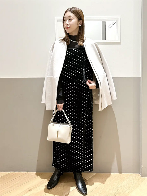 ウール×ベロアの冬素材で魅せるドレスライクなデートスタイル | 冬服 レディース