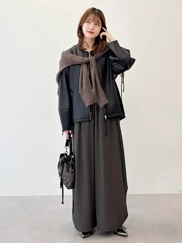 ショート丈ブルゾンで視線を上げ高めラインで狙うスラリ脚長コーデ |【2026最新】冬服レディースコーデ14選 大人女子へのおすすめ冬スタイル|ストライプクラブ