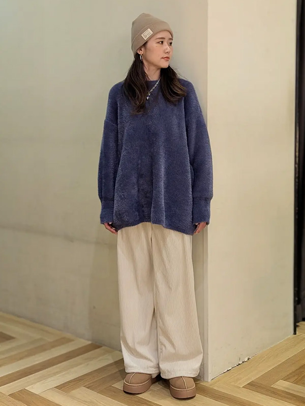 ダークカラーアウターの差し色に使えるきれい色ニット | 冬服 レディース