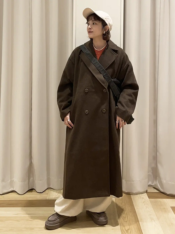 ウールライクなロングコートでカジュアルコーデを上品に格上げ | 冬服 レディース