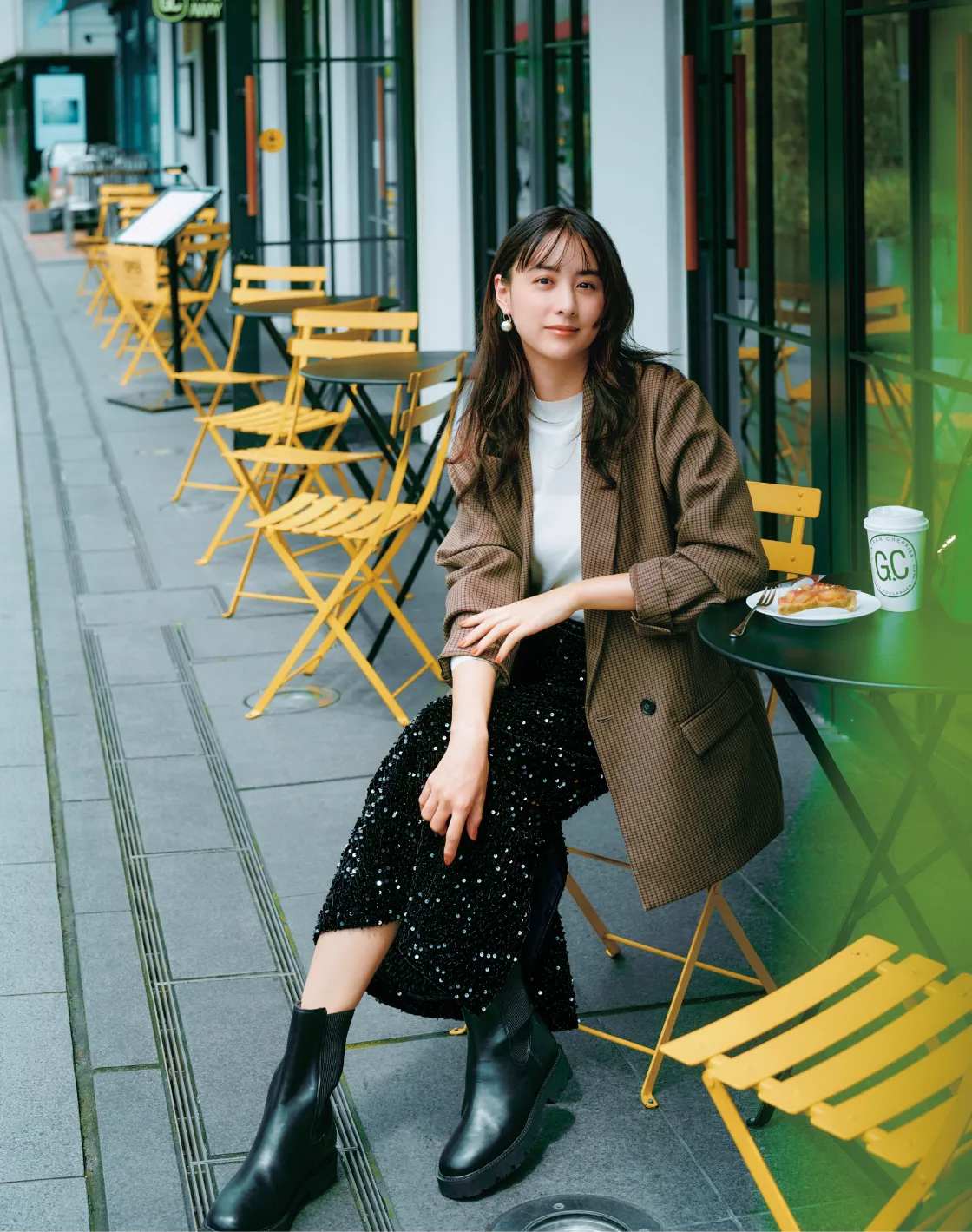 山本美月さん チェックジャケット着用画像