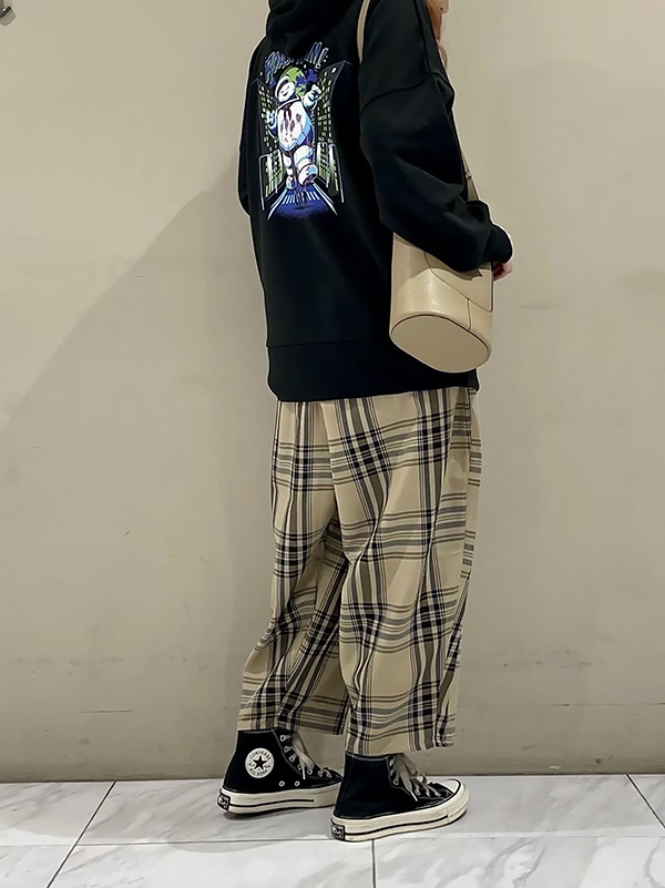 タータンチェックでリラックスコーデをクラスアップ|チェックパンツ コーデ