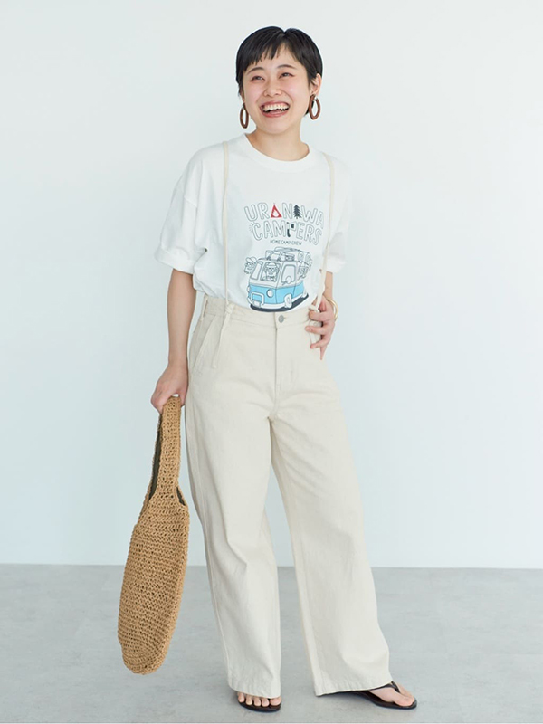 白のワントーンで クリーンなカジュアルスタイルに 夏 デート服