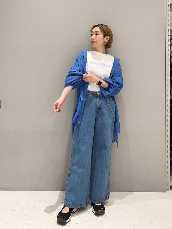 ブルーの清涼感が叶える 爽やかなデニムスタイル|夏 デート服