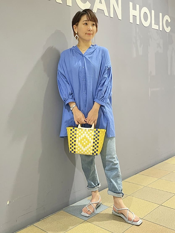 ディテールにこだわったブラウスなら ワンツーコーデも華やか|夏 デート服